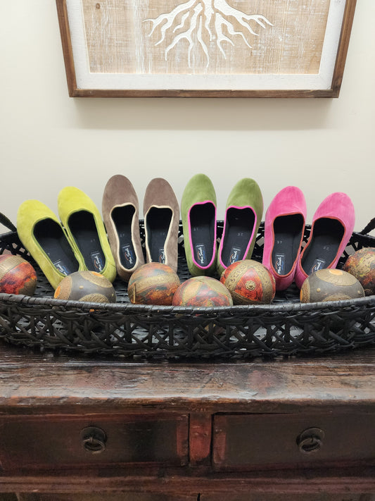 Can Italian Velvet Slippers Be Styled for Both Casual and Formal Looks?