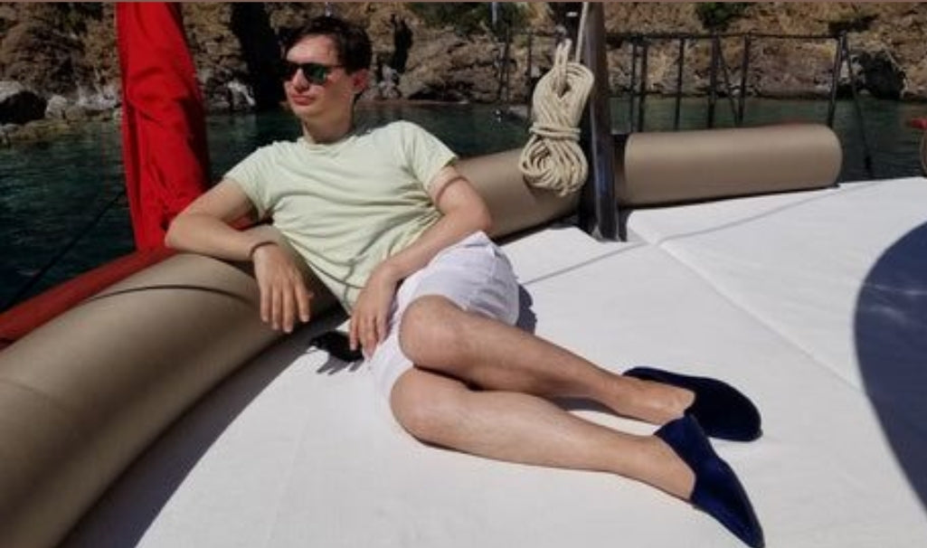 How Can Men’s Loafers Elevate Both Casual and Formal Outfits?